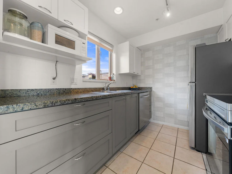 17-2389 Charles Street, Vancouver, BC, V5L 5G4 - 12