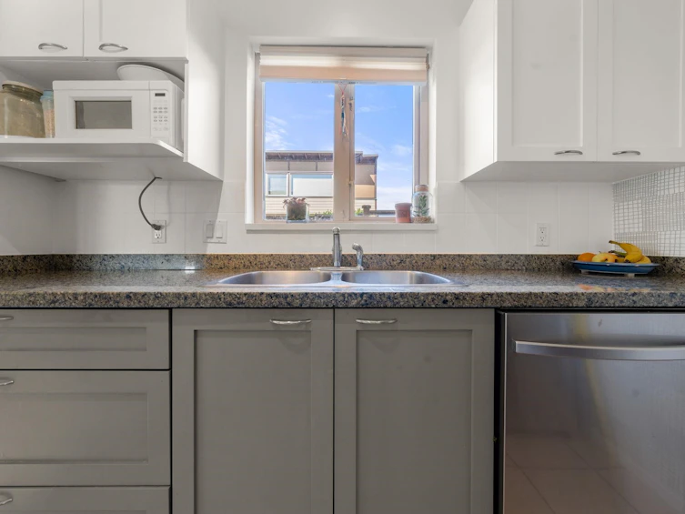 17-2389 Charles Street, Vancouver, BC, V5L 5G4 - 13