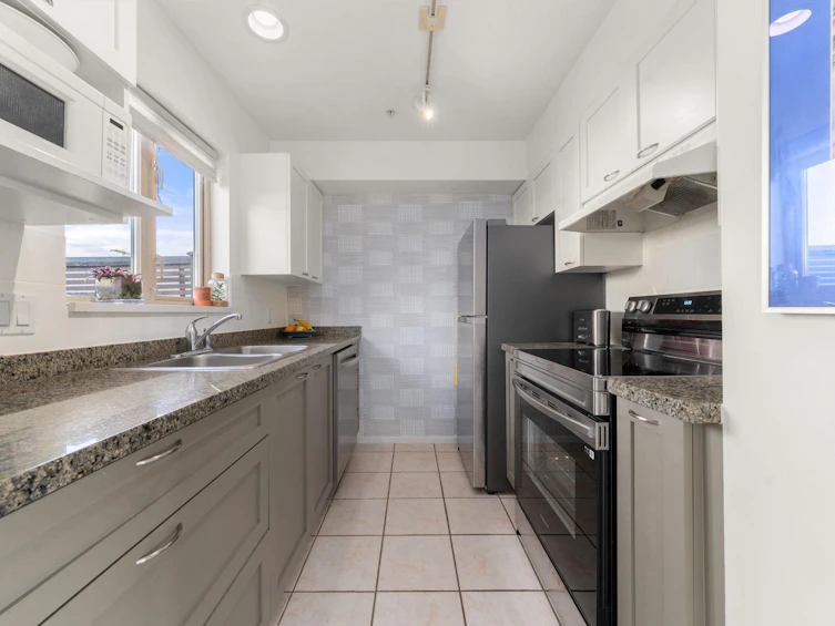 17-2389 Charles Street, Vancouver, BC, V5L 5G4 - 15