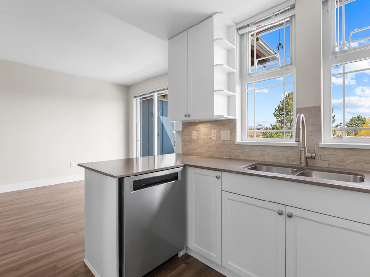 411-15392 16a Avenue, Surrey, BC, V4A 1S9 - 14