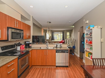 32-7088 191 Street - 3