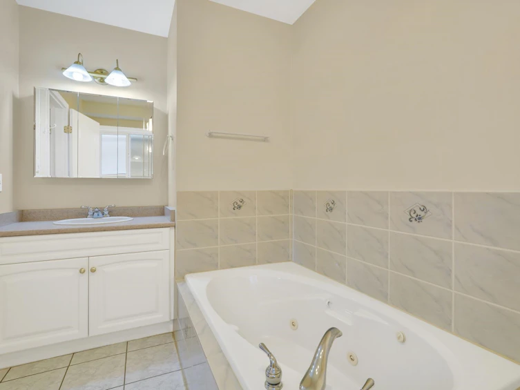 15521 Goggs Avenue, Surrey, BC, V4B 2N5 - 24