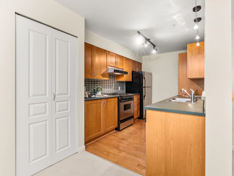211-2161 W 12th Avenue, Vancouver, BC, V6K 4S7 - 10