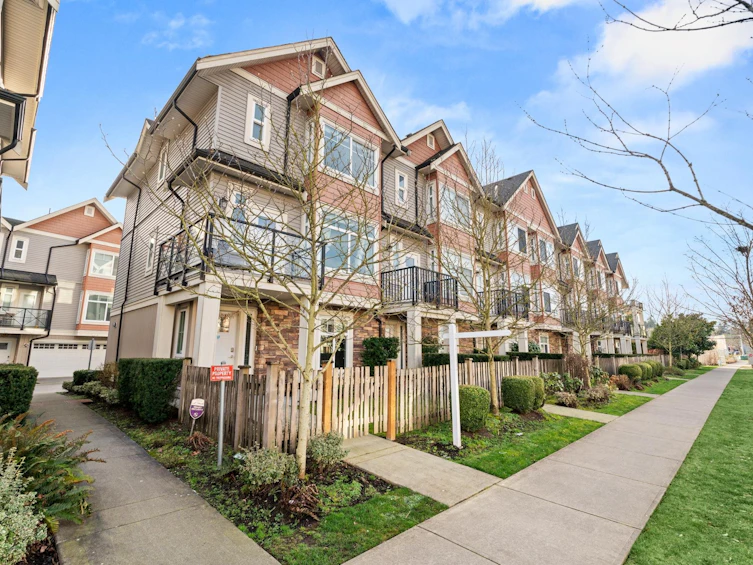 12-12092 70 Avenue, Surrey, BC, V3W 1A6