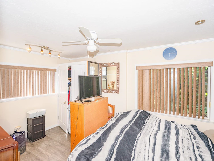 11618 203 Street, Maple Ridge, BC, V2X 4T9 - 2