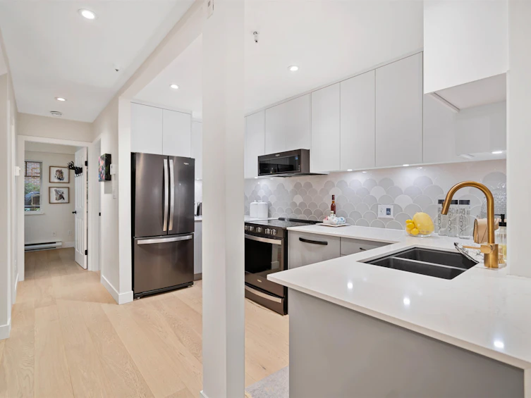 2422 E 8th Avenue, Vancouver, BC, V5M 4V4 - 10