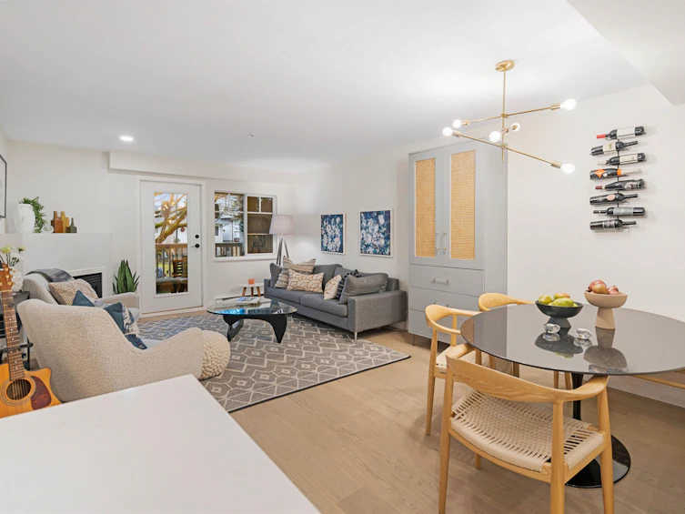 2422 E 8th Avenue, Vancouver, BC, V5M 4V4 - 4