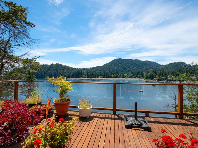 345 David Road, Bowen Island, BC, V0N 1G1