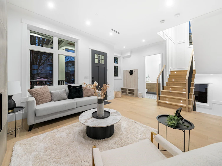 4990 Sherbrooke Street, Vancouver, BC, V5W 3M2 - 4