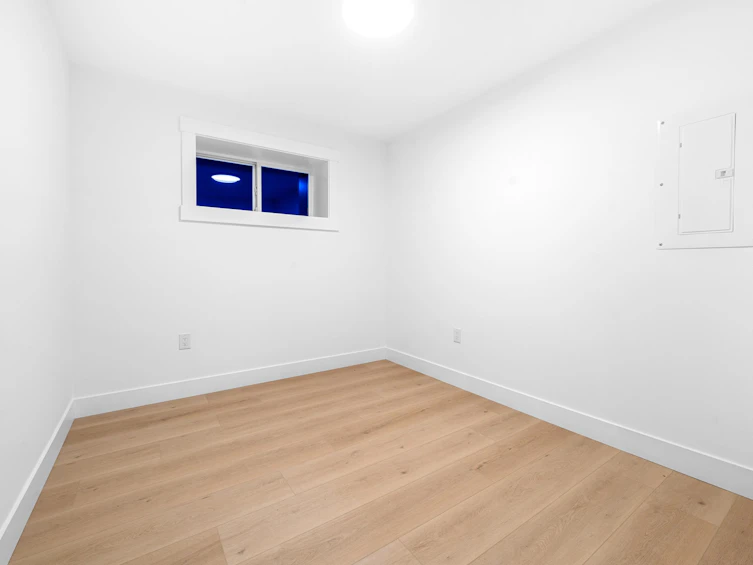 4990 Sherbrooke Street, Vancouver, BC, V5W 3M2 - 33