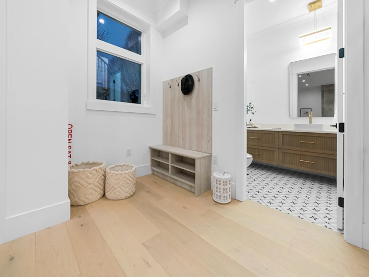 4990 Sherbrooke Street, Vancouver, BC, V5W 3M2 - 3