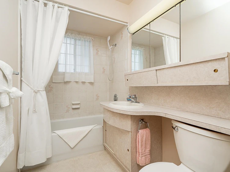 7766 Davies Street, Burnaby, BC, V3N 3H4 - 16