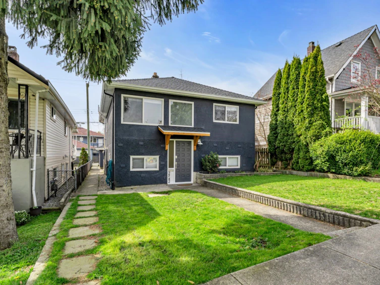 2942 E Georgia Street, Vancouver, BC, V5K 2K6 - 2