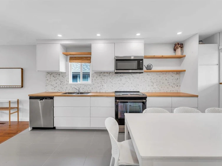 2942 E Georgia Street, Vancouver, BC, V5K 2K6 - 10