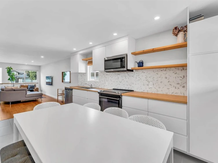 2942 E Georgia Street, Vancouver, BC, V5K 2K6 - 11