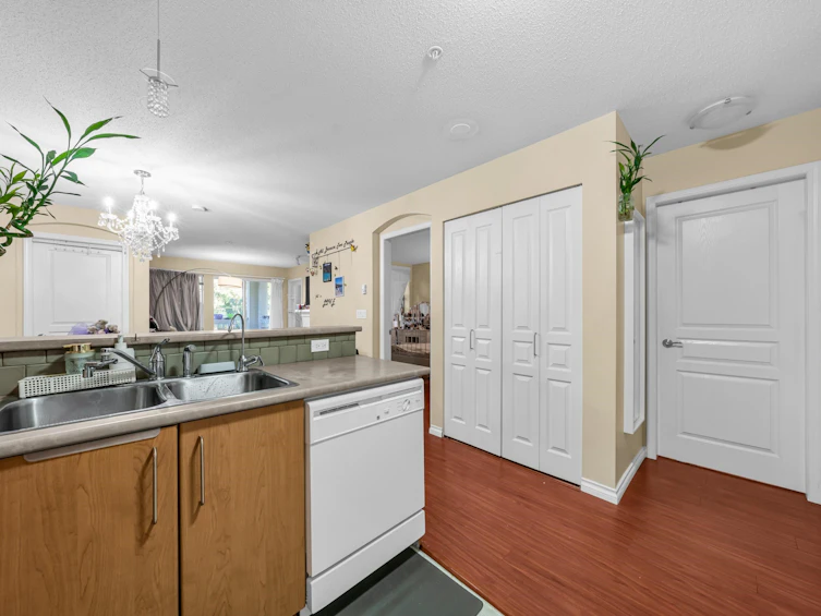 207-7330 Salisbury Avenue, Burnaby, BC, V5E 4N8 - 4