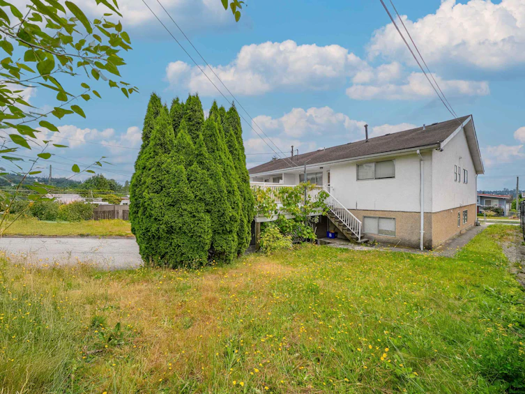6651 Lochdale Street, Burnaby, BC, V5B 2M7 - 4