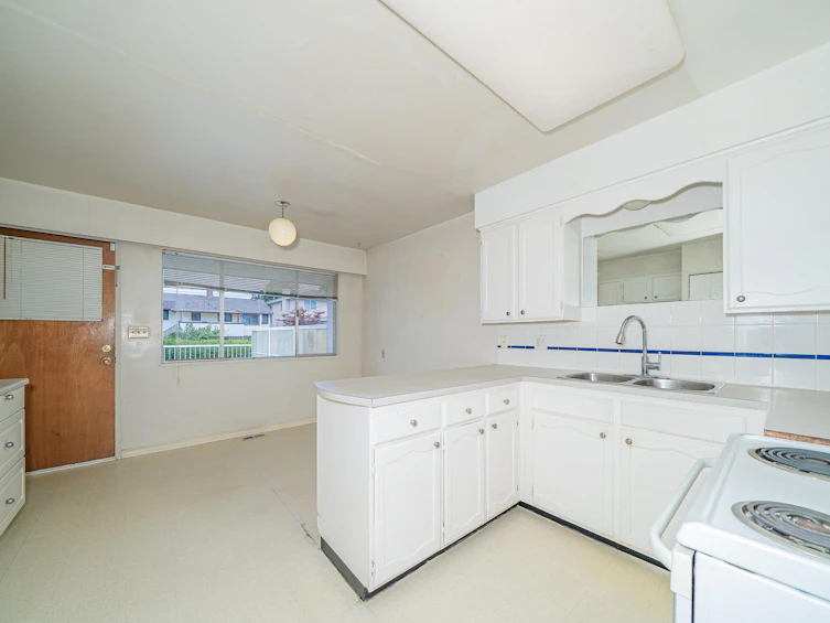 6651 Lochdale Street, Burnaby, BC, V5B 2M7 - 14