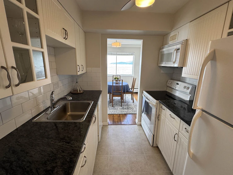 203-2246 Bellevue Avenue, West Vancouver, BC, V7V 1C6 - 11