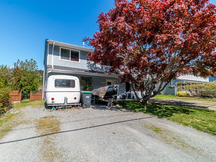 38227 Hemlock Avenue, Squamish, BC, V8B 0X1 - 2