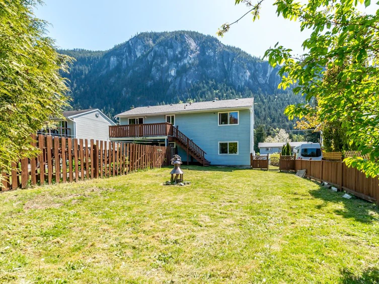 38227 Hemlock Avenue, Squamish, BC, V8B 0X1 - 19