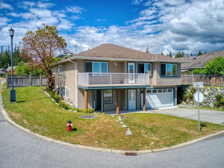 5683 Emily Way, Sechelt, BC, V7Z 0N5