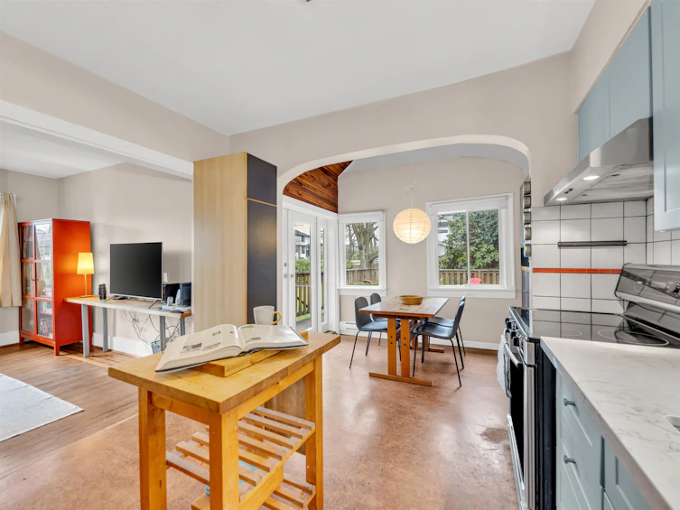 75 N Slocan Street, Vancouver, BC, V5K 3M1