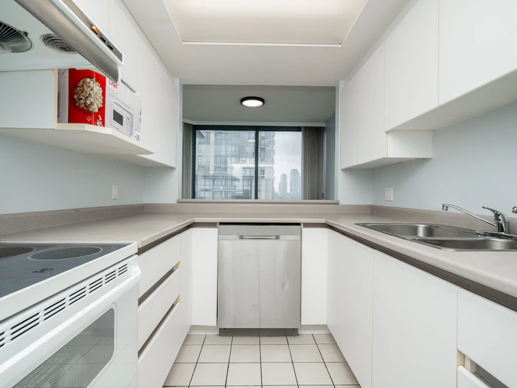 1301-13383 108 Avenue, Surrey, BC, V3T 5T6 - 2