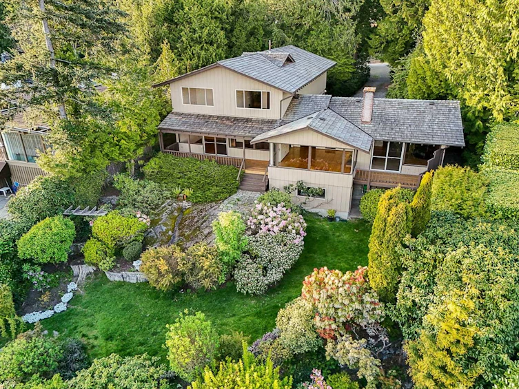 3898 Southridge Avenue, West Vancouver, BC, V7V 3J1 - 3