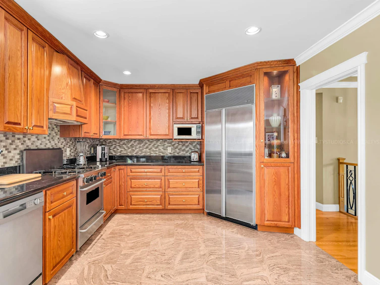 8136 Government Road, Burnaby, BC, V5A 2E2 - 11