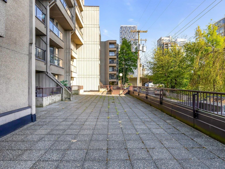 304-1040 Pacific Street, Vancouver, BC, V6E 4C1 - 17