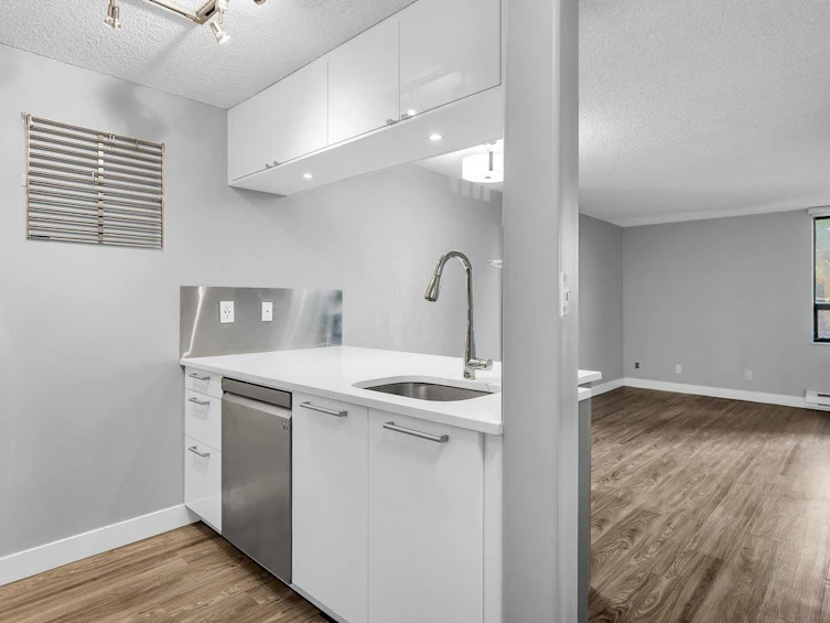 304-1040 Pacific Street, Vancouver, BC, V6E 4C1 - 4