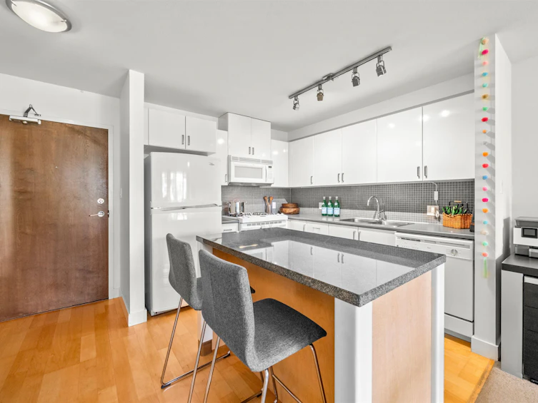 707-155 W 1st Street, North Vancouver, BC, V7M 3N8 - 9