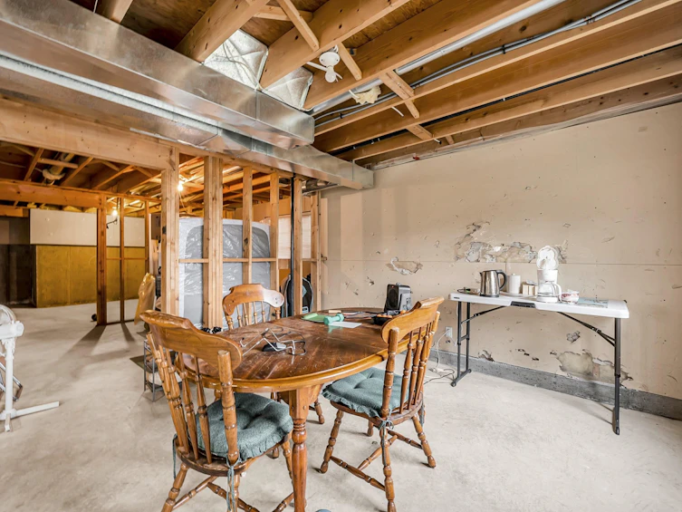 3078 Cardinal Court, Coquitlam, BC, V3E 3C4 - 35