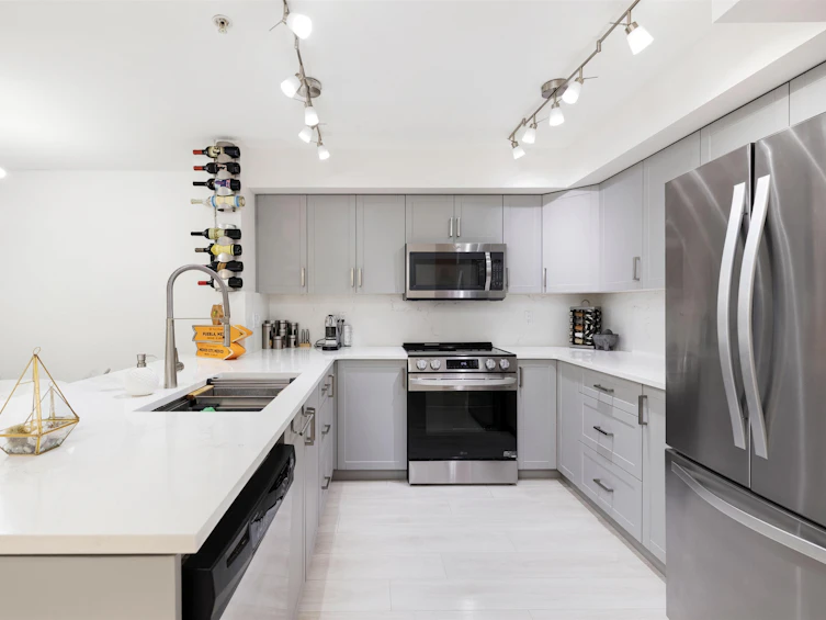 109-345 Lonsdale Avenue, North Vancouver, BC, V7M 3M9 - 3
