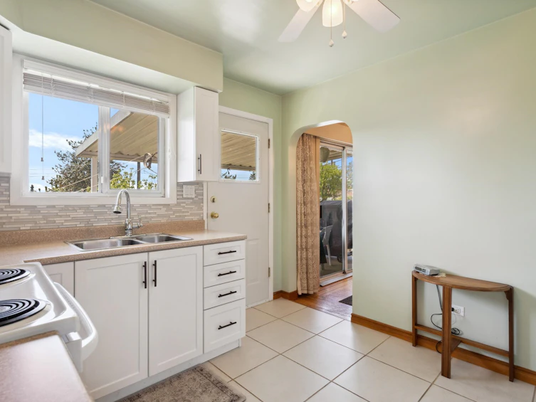 6426 Neville Street, Burnaby, BC, V5E 1A6 - 9