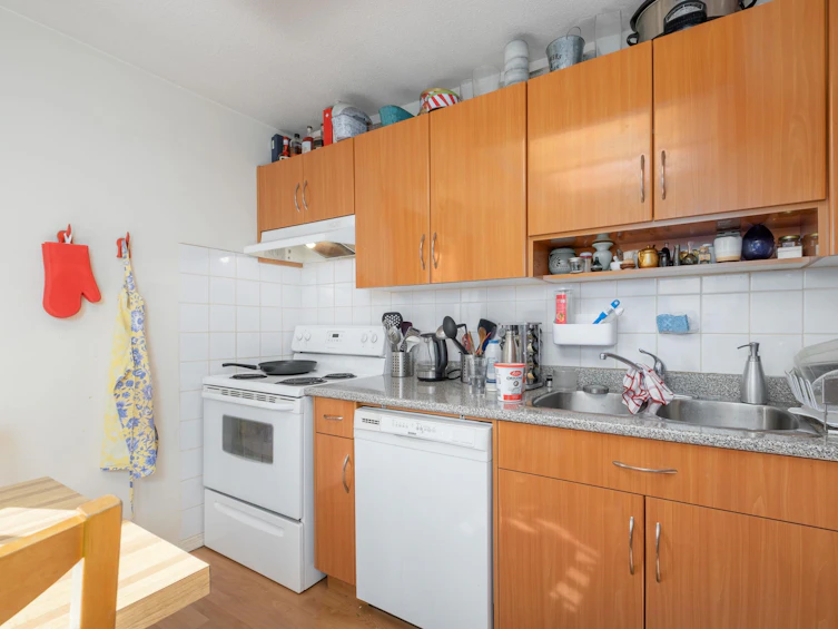 32 E 17th Avenue, Vancouver, BC, V5V 1A2 - 17