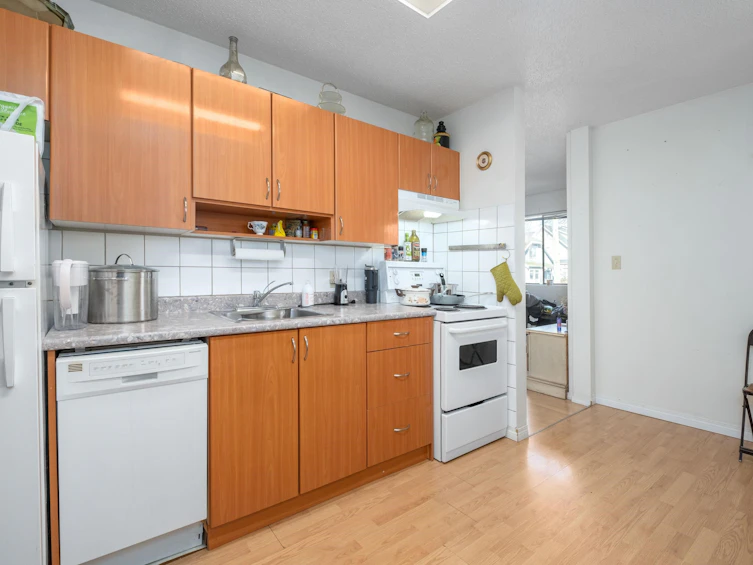 32 E 17th Avenue, Vancouver, BC, V5V 1A2 - 12