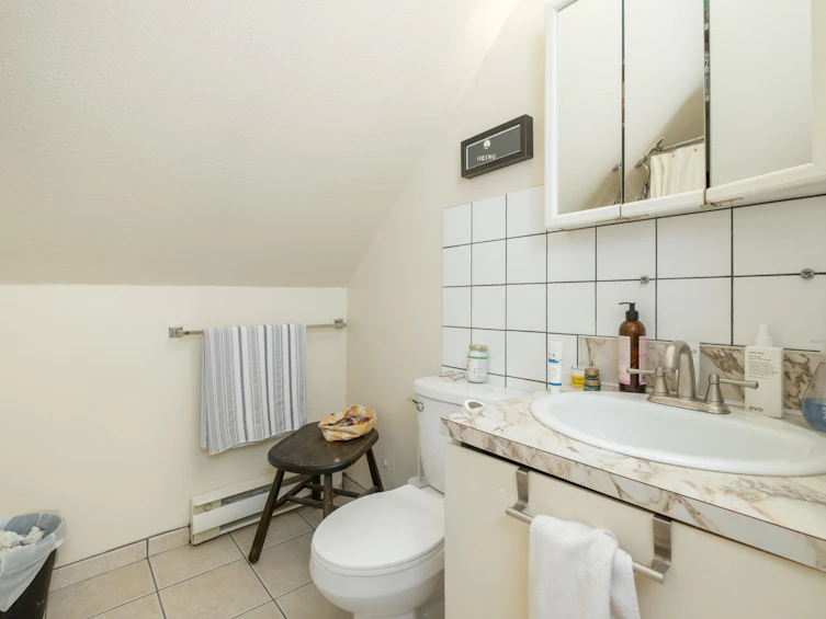 32 E 17th Avenue, Vancouver, BC, V5V 1A2 - 9