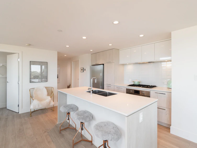 1807-680 Seylynn Crescent, North Vancouver, BC, V7J 0B5 - 3