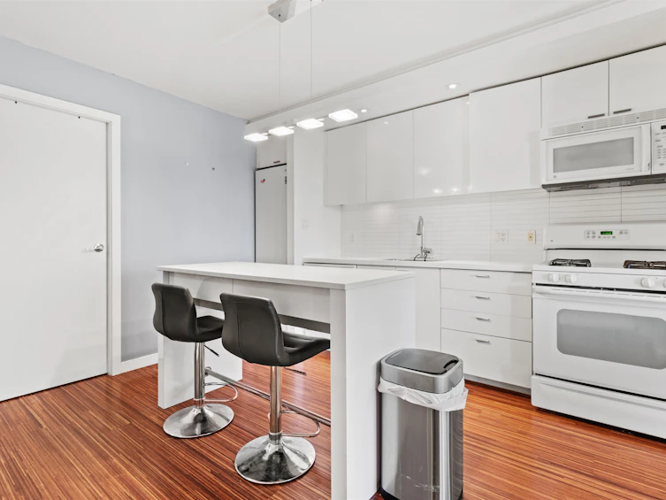 708-328 E 11th Avenue, Vancouver, BC, V5T 4W1 - 2