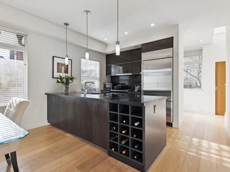 2925 Wall Street, Vancouver, BC, V5K 0A6 - 4