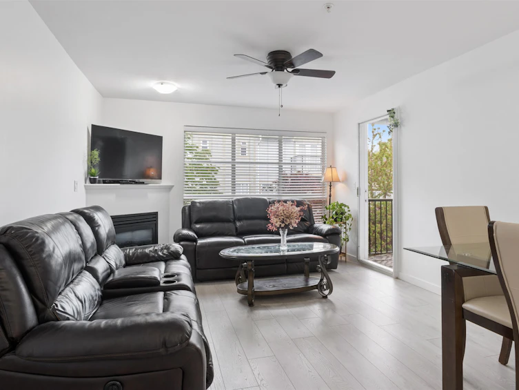 301-12083 92a Avenue, Surrey, BC, V3V 8C8 - 2