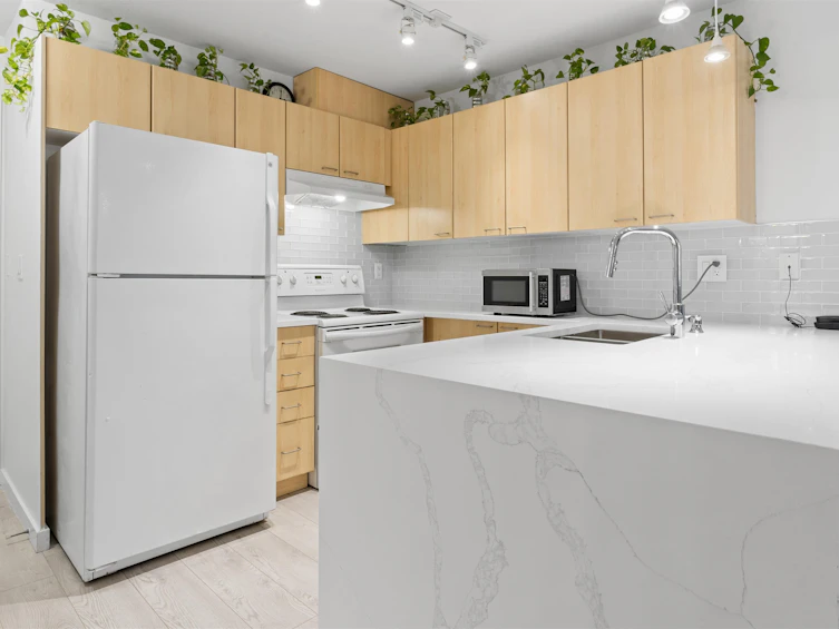 301-12083 92a Avenue, Surrey, BC, V3V 8C8 - 3