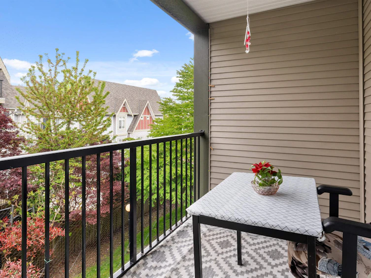 301-12083 92a Avenue, Surrey, BC, V3V 8C8 - 8