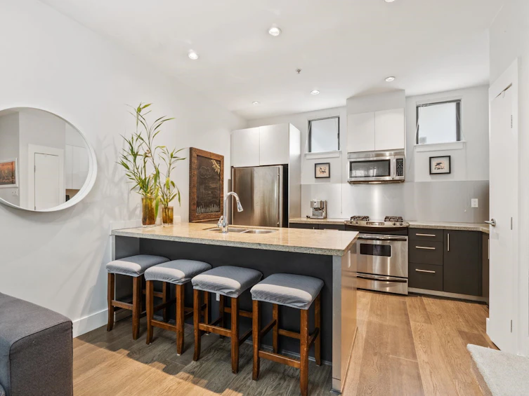852 W 6th Avenue, Vancouver, BC, V5Z 1A6 - 2