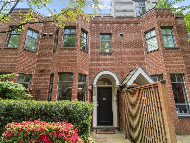 852 W 6th Avenue, Vancouver BC V5Z 1A6