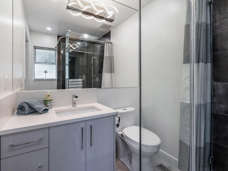 1860 King George Boulevard, Surrey, BC, V4A 5A1 - 14