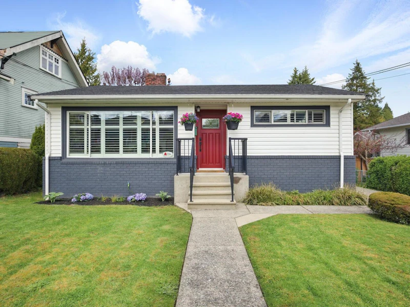 217 Sandringham Avenue, New Westminster BC V3L 1Z4