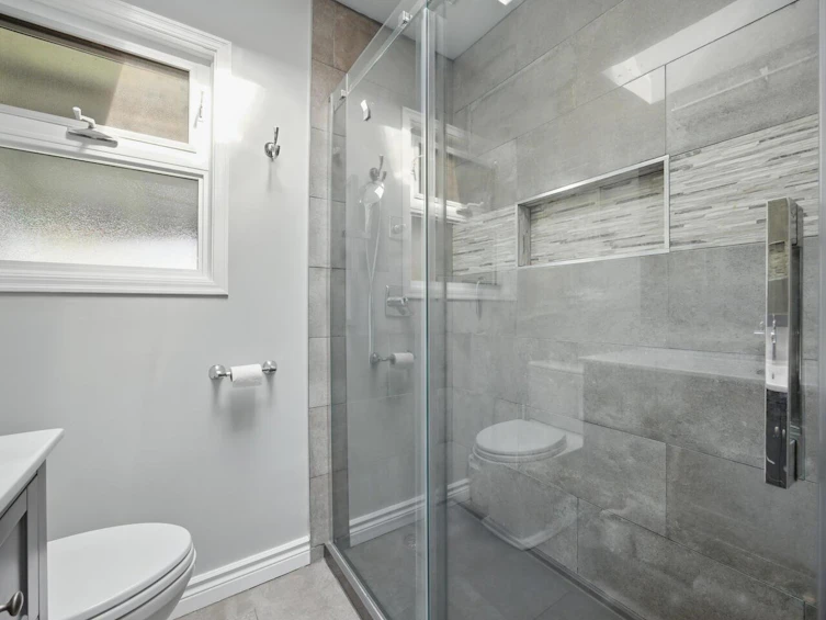 217 Sandringham Avenue, New Westminster, BC, V3L 1Z4 - 4